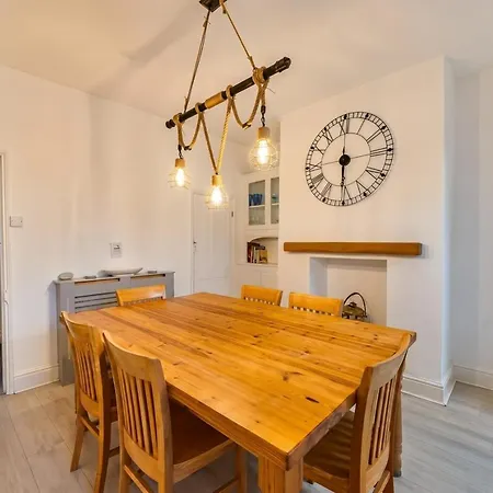 Holiday home Grace Cottage, Town Centre, Close To