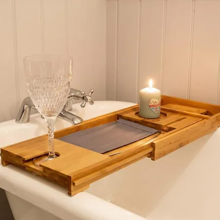 Grace Cottage, Town Centre, Close To Holiday home *